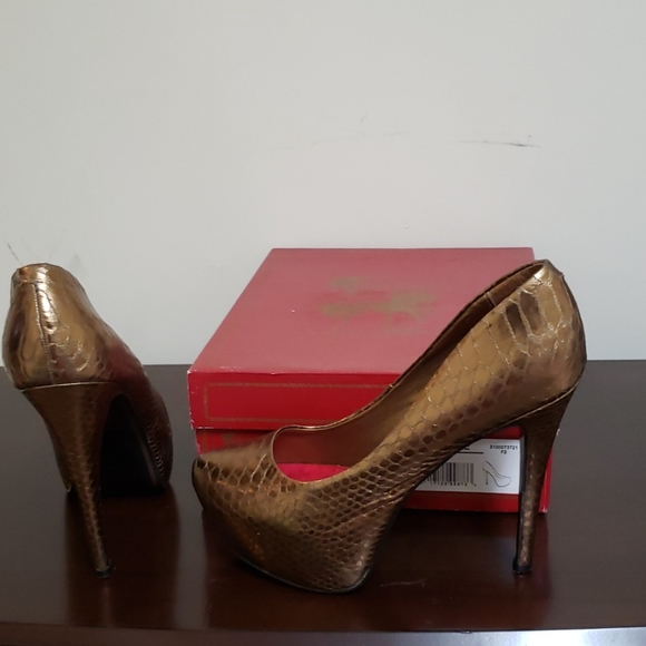 Shoes - Picture 5 of 5